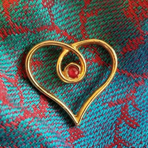 Vintage Jewelry - Vintage heart brooch tack pin gold tone broach red gem valentine's day